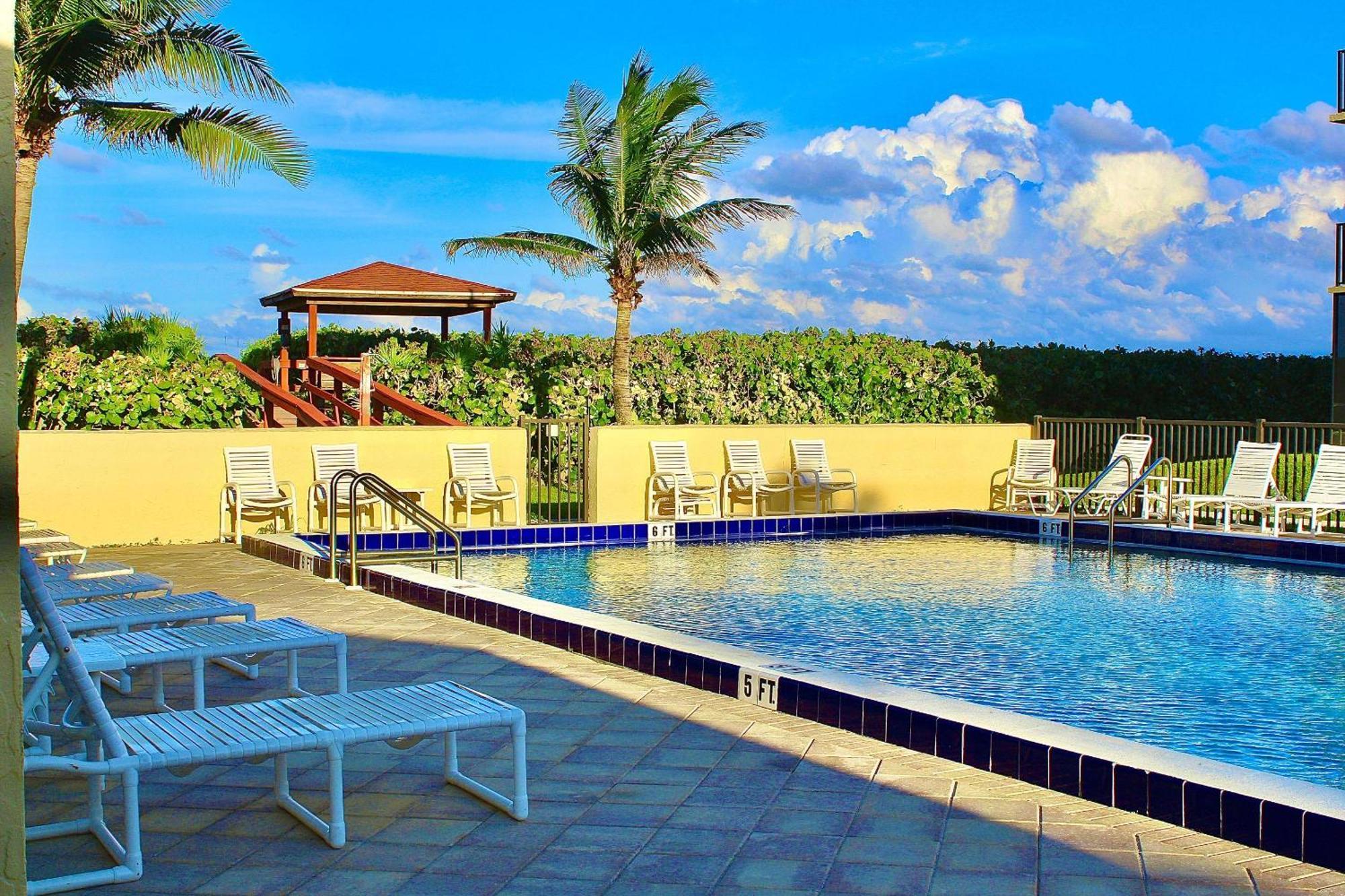 Ocean Breeze Condo 옌슨비치 외부 사진