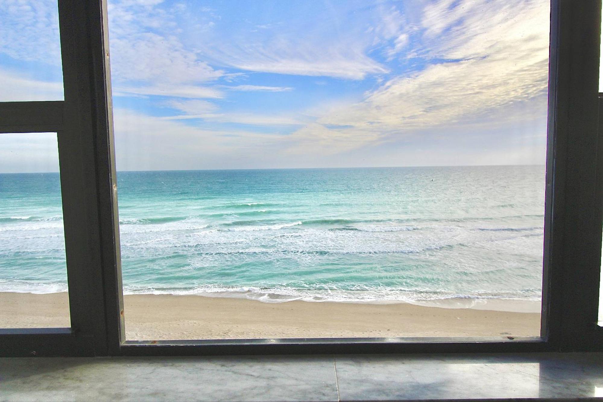 Ocean Breeze Condo 옌슨비치 외부 사진